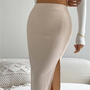 Zara taupe fitted knit skirt with slit